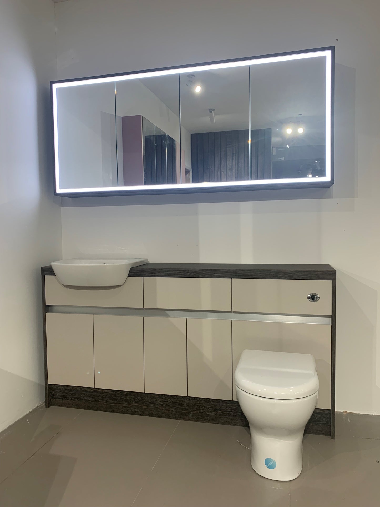 1660MM BASE & LIGHT LINE MIRROR WALL UNIT
