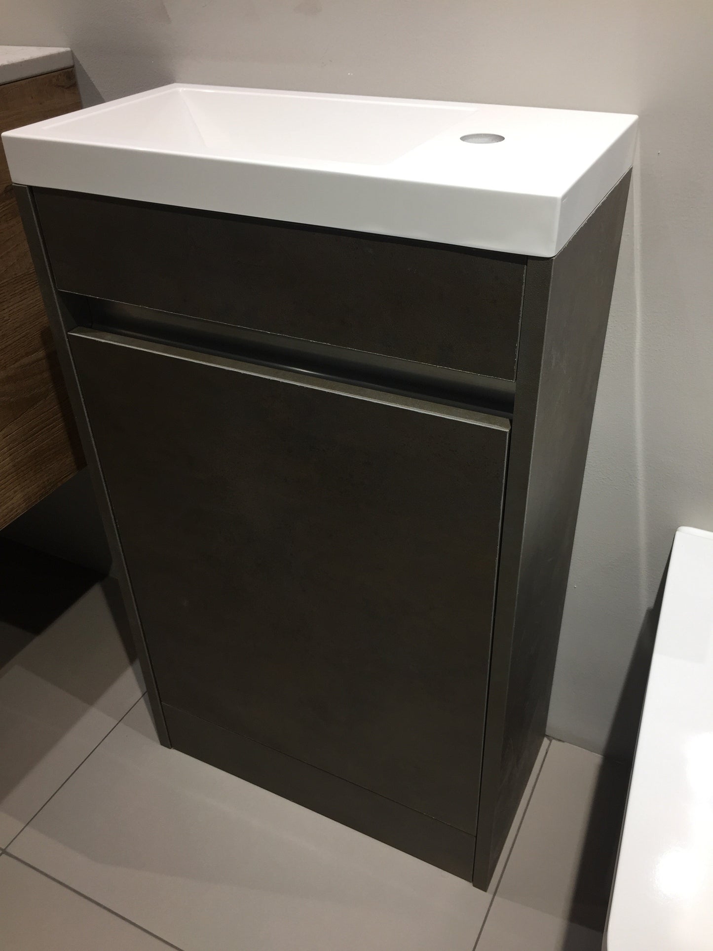 504MM CLOAKROOM JULE BASIN UNIT - METALLIC BRONZE