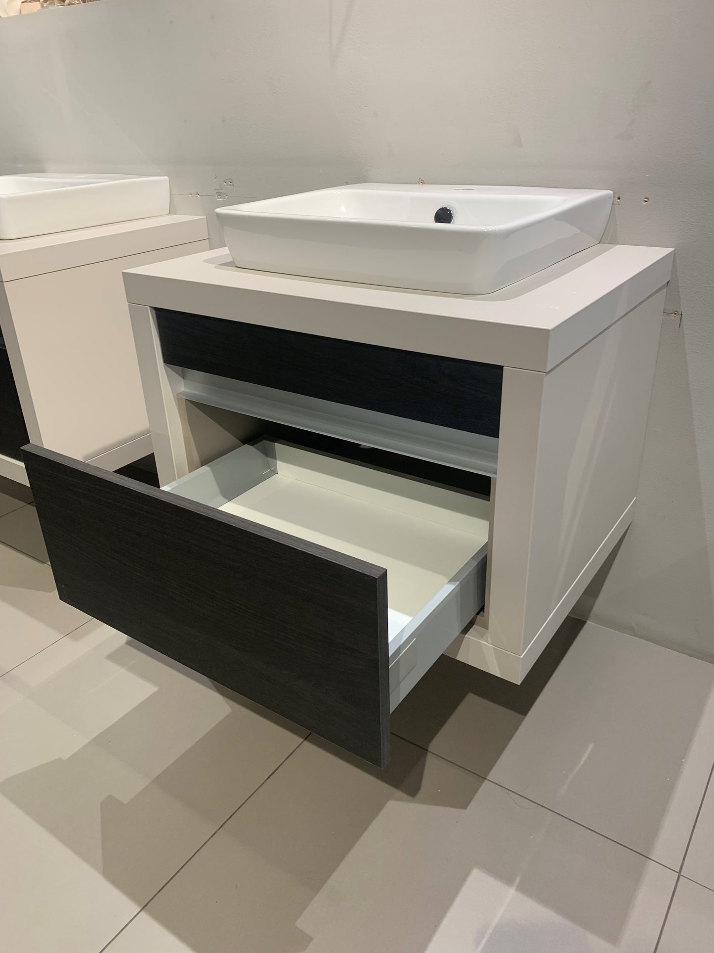 700MM VANITY WALL HUNG BASIN UNIT - HANDLELESS