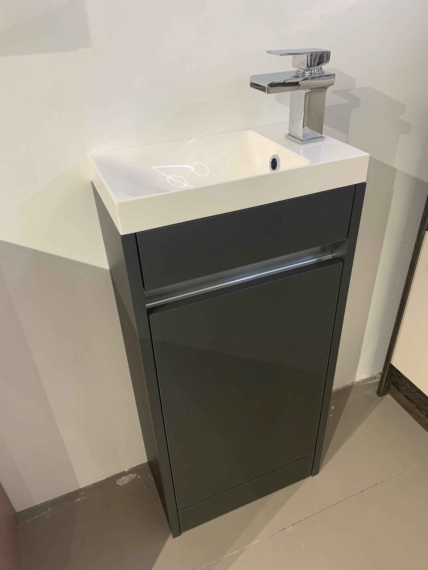 400MM CLOAKROOM JULE BASIN UNIT - ANTHRACITE MATT INC TAP & WASTE