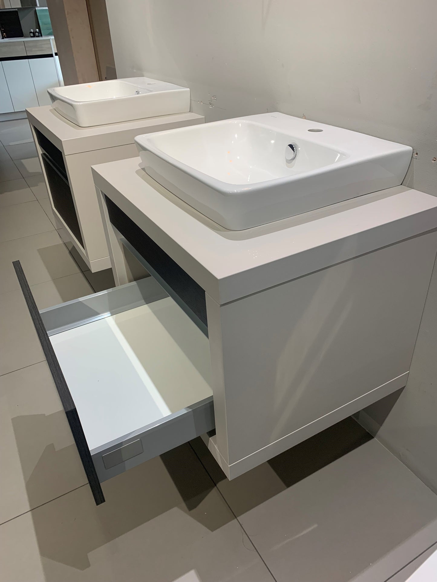 700MM VANITY WALL HUNG BASIN UNIT - HANDLELESS