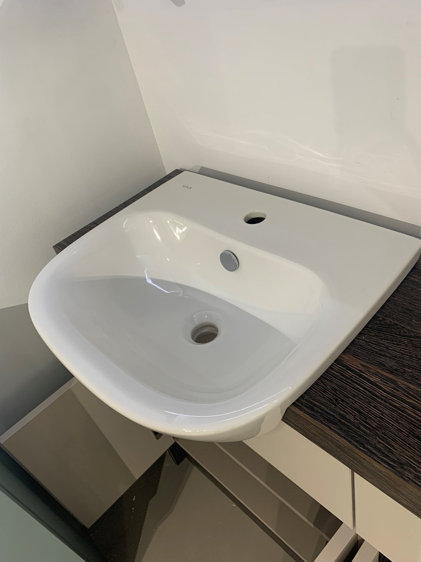 1660MM BASE & LIGHT LINE MIRROR WALL UNIT