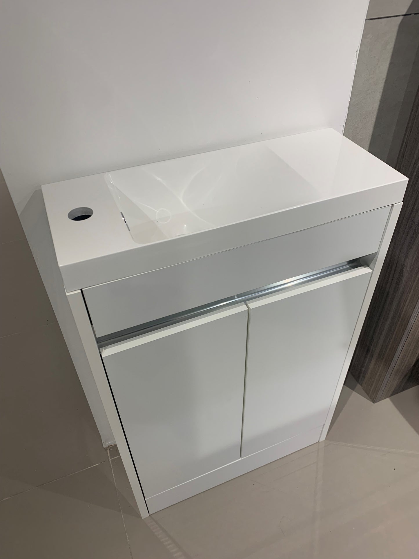 550MM CLOAKROOM JULE BASIN UNIT - WHITE GLOSS