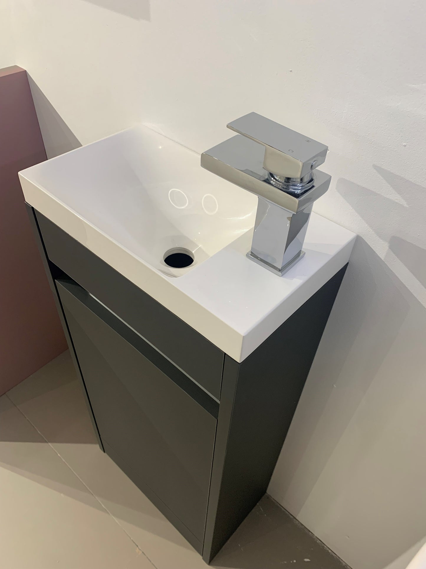 400MM CLOAKROOM JULE BASIN UNIT - ANTHRACITE MATT INC TAP & WASTE