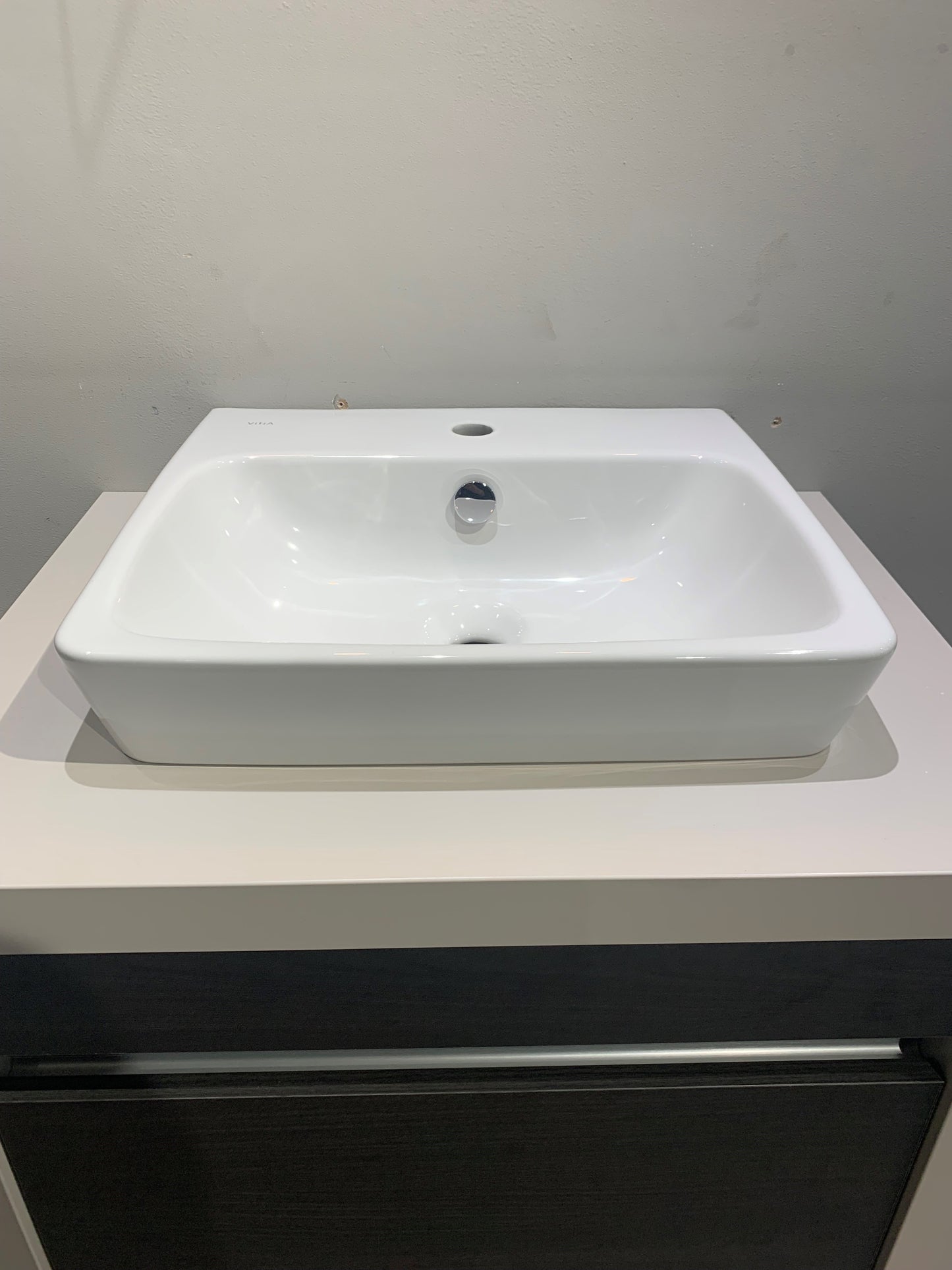 700MM VANITY WALL HUNG BASIN UNIT - HANDLELESS