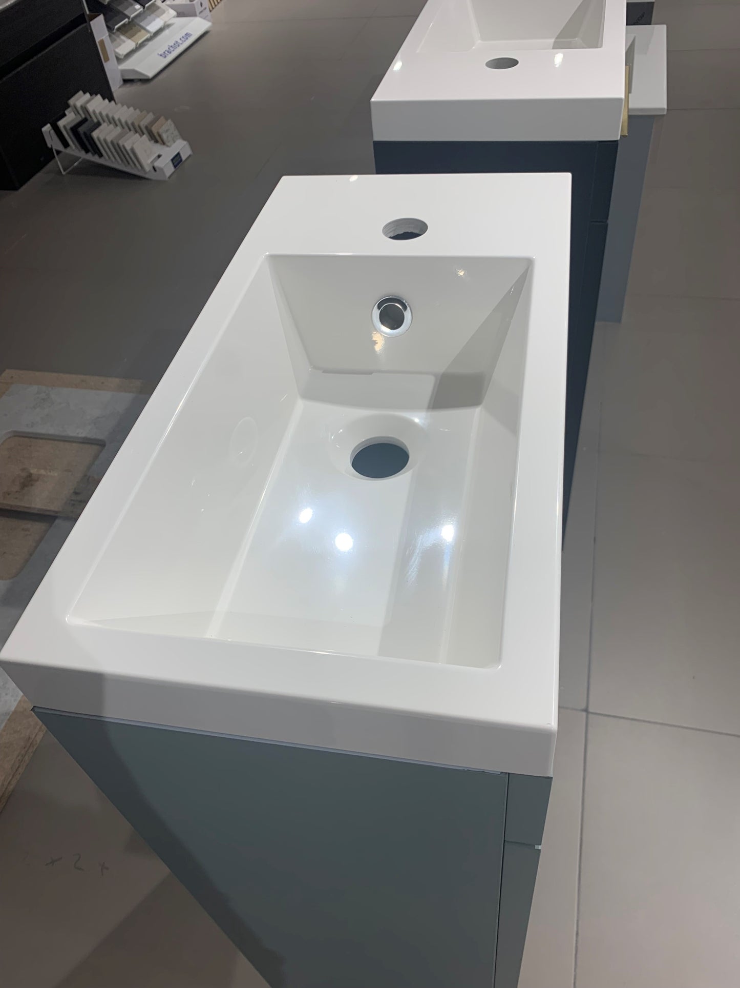 504MM CLOAKROOM JULE BASIN UNIT - FJORD GREEN MATT