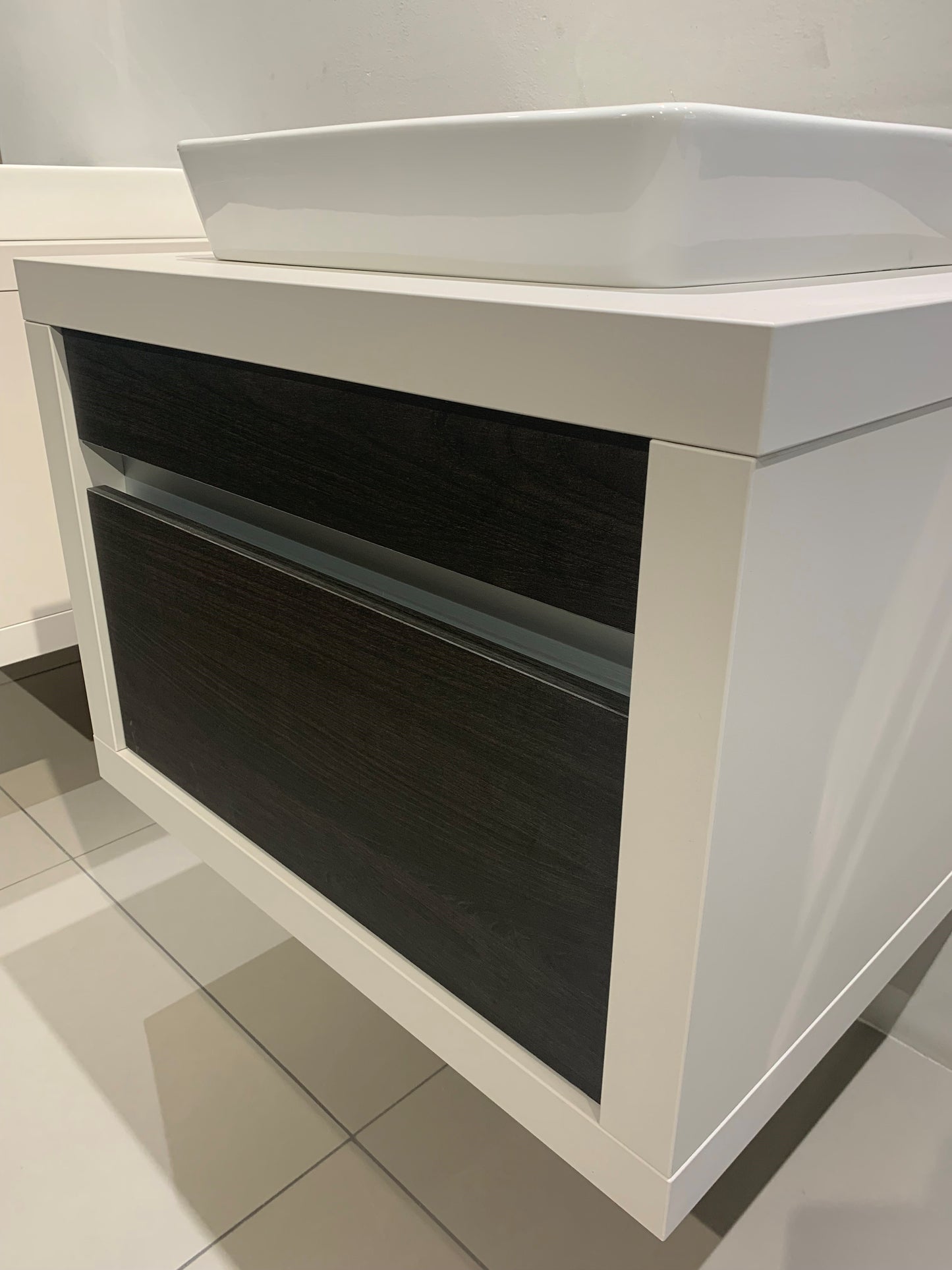 700MM VANITY WALL HUNG BASIN UNIT - HANDLELESS