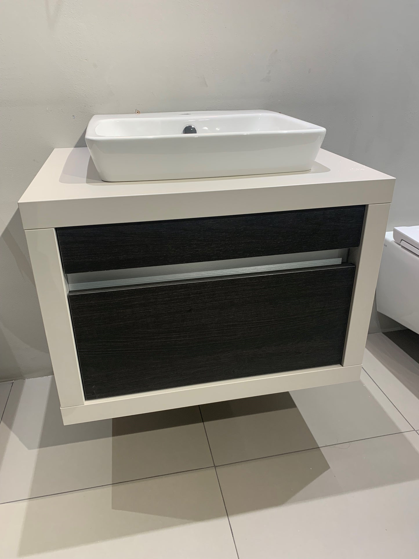 700MM VANITY WALL HUNG BASIN UNIT - HANDLELESS