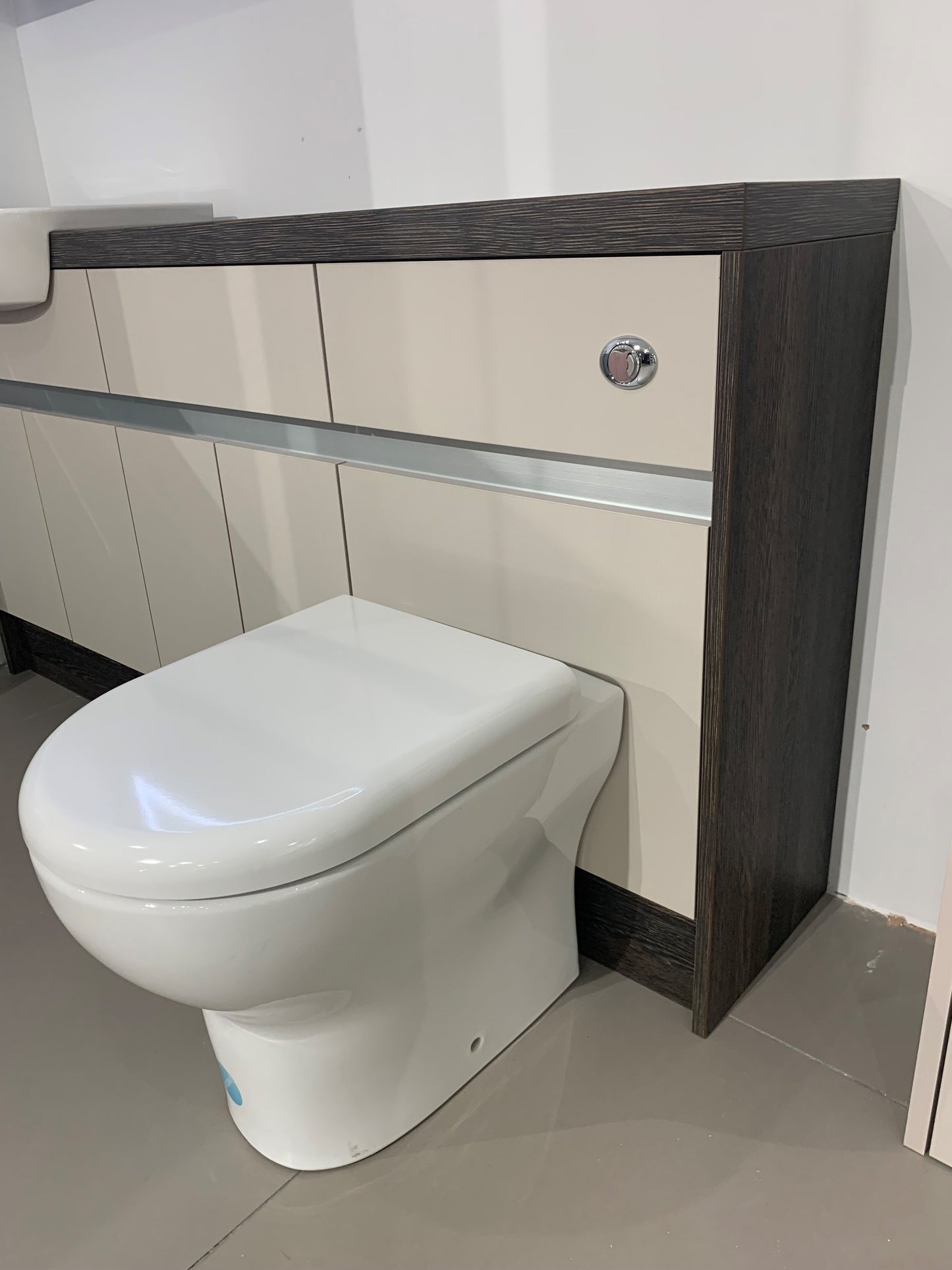 1660MM BASE & LIGHT LINE MIRROR WALL UNIT