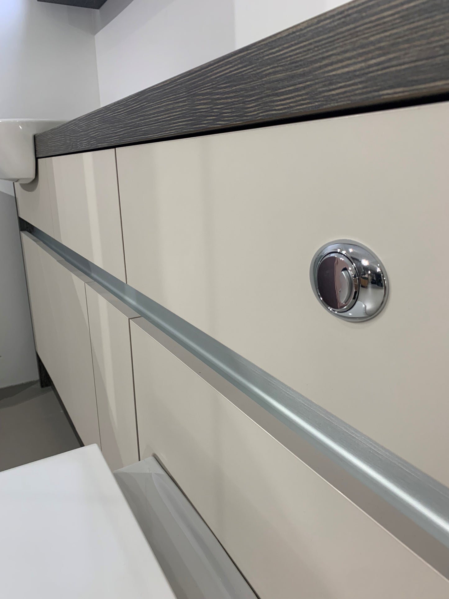 1660MM BASE & LIGHT LINE MIRROR WALL UNIT