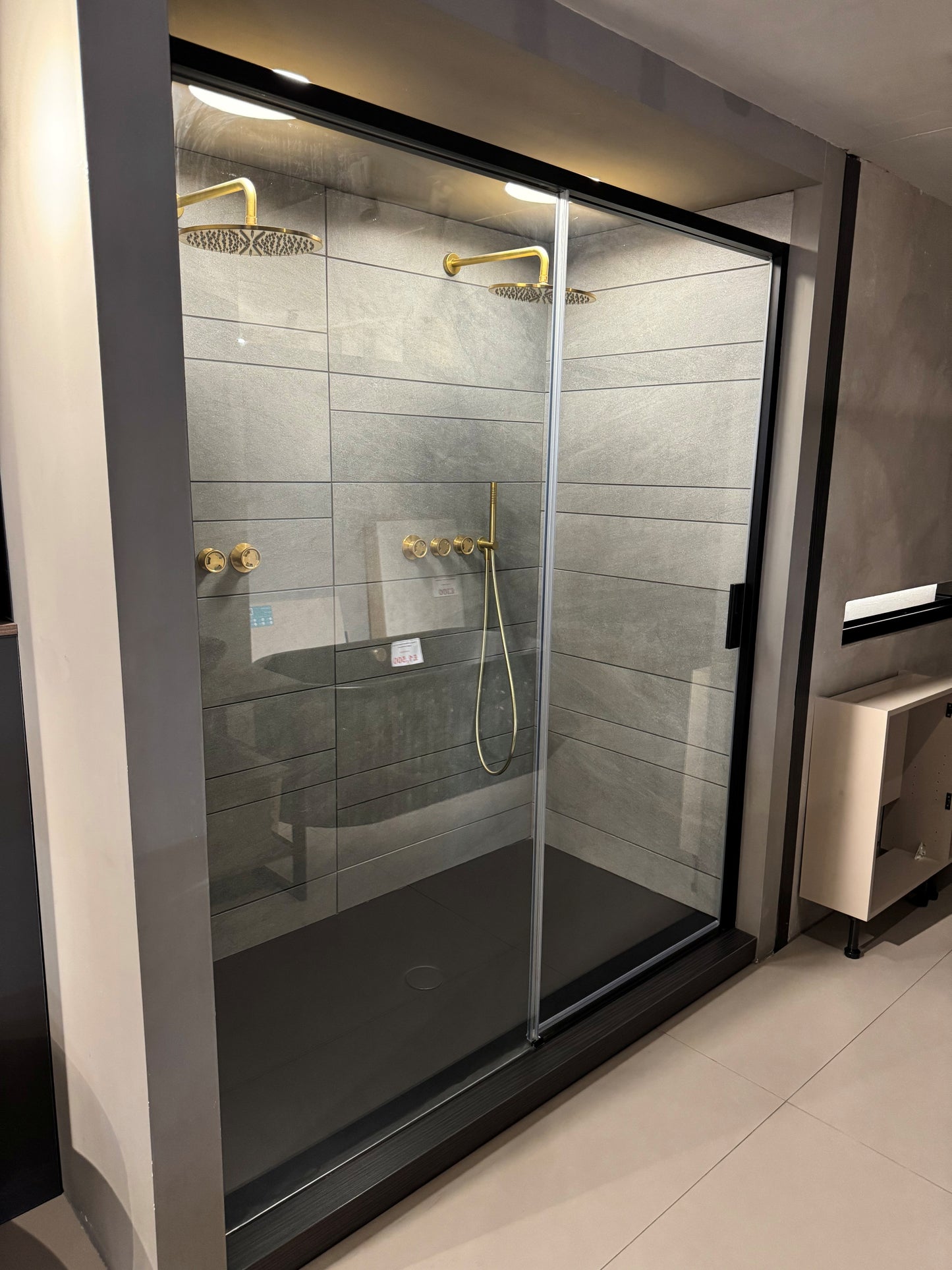 NOVELLINI 1800MM BLACK MATT / CLEAR GLASS SLIDING SHOWER DOOR (COLLECTION ONLY) - EX-DISPLAY