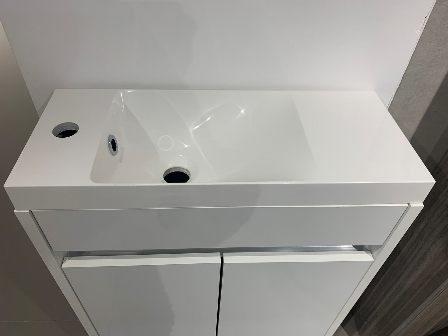 550MM CLOAKROOM JULE BASIN UNIT - WHITE GLOSS