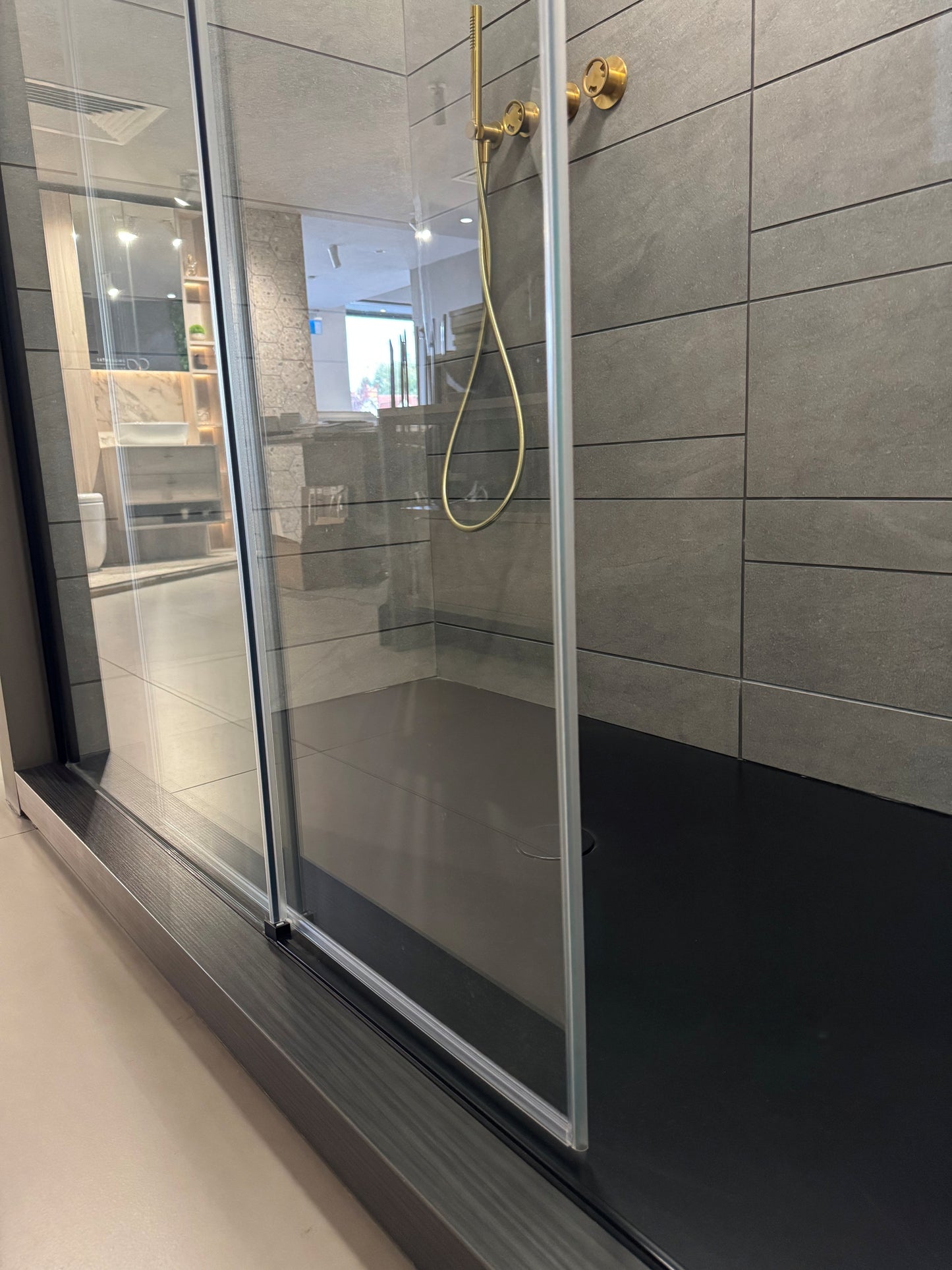 NOVELLINI 1800MM BLACK MATT / CLEAR GLASS SLIDING SHOWER DOOR (COLLECTION ONLY) - EX-DISPLAY