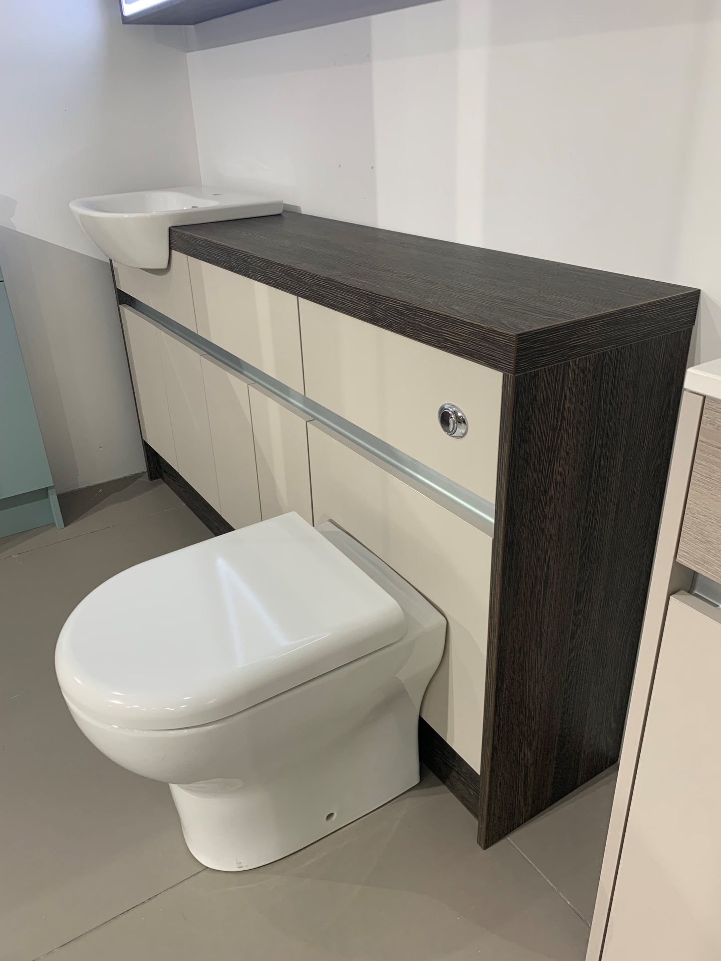 1660MM BASE & LIGHT LINE MIRROR WALL UNIT