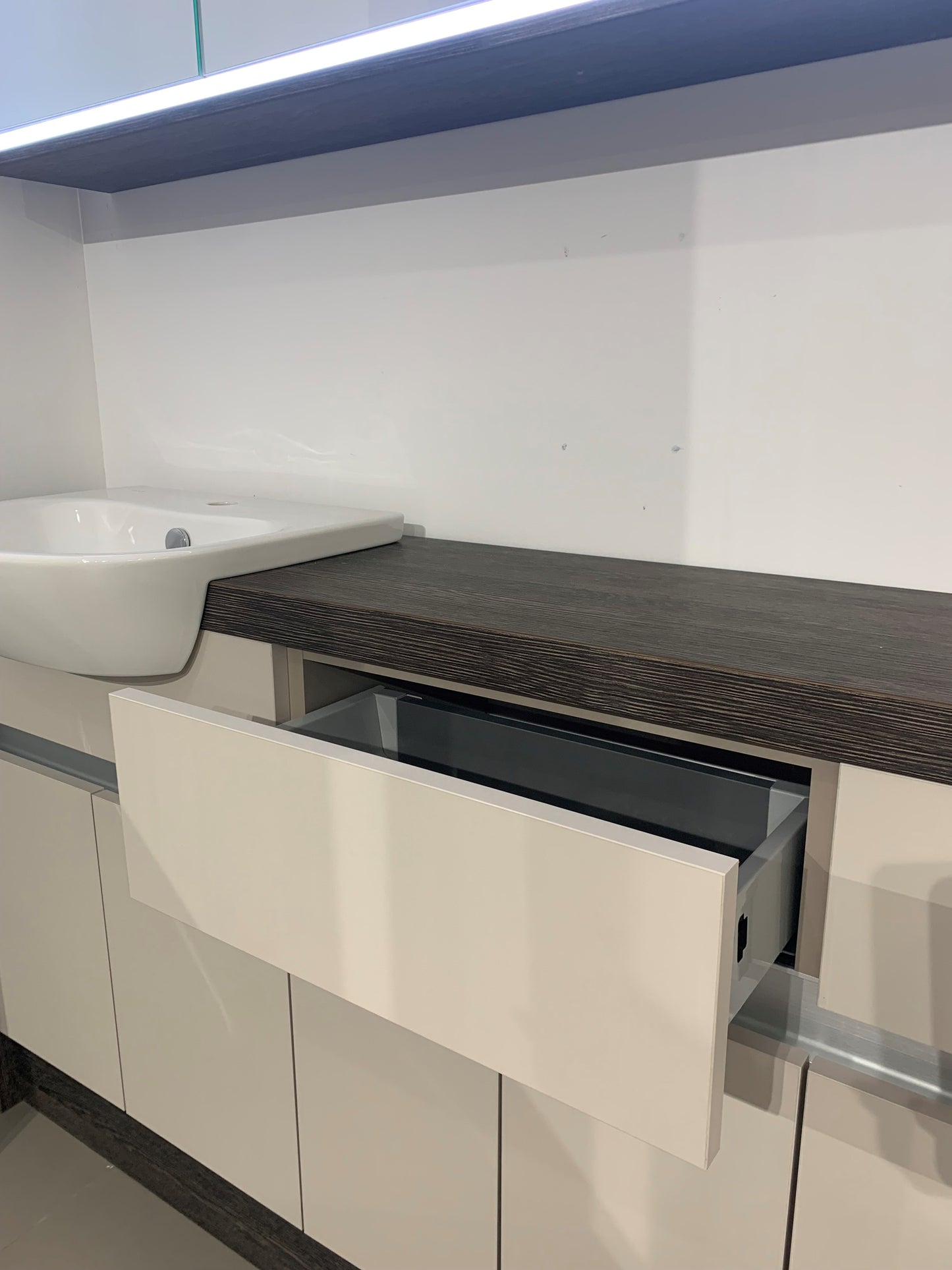 1660MM BASE & LIGHT LINE MIRROR WALL UNIT